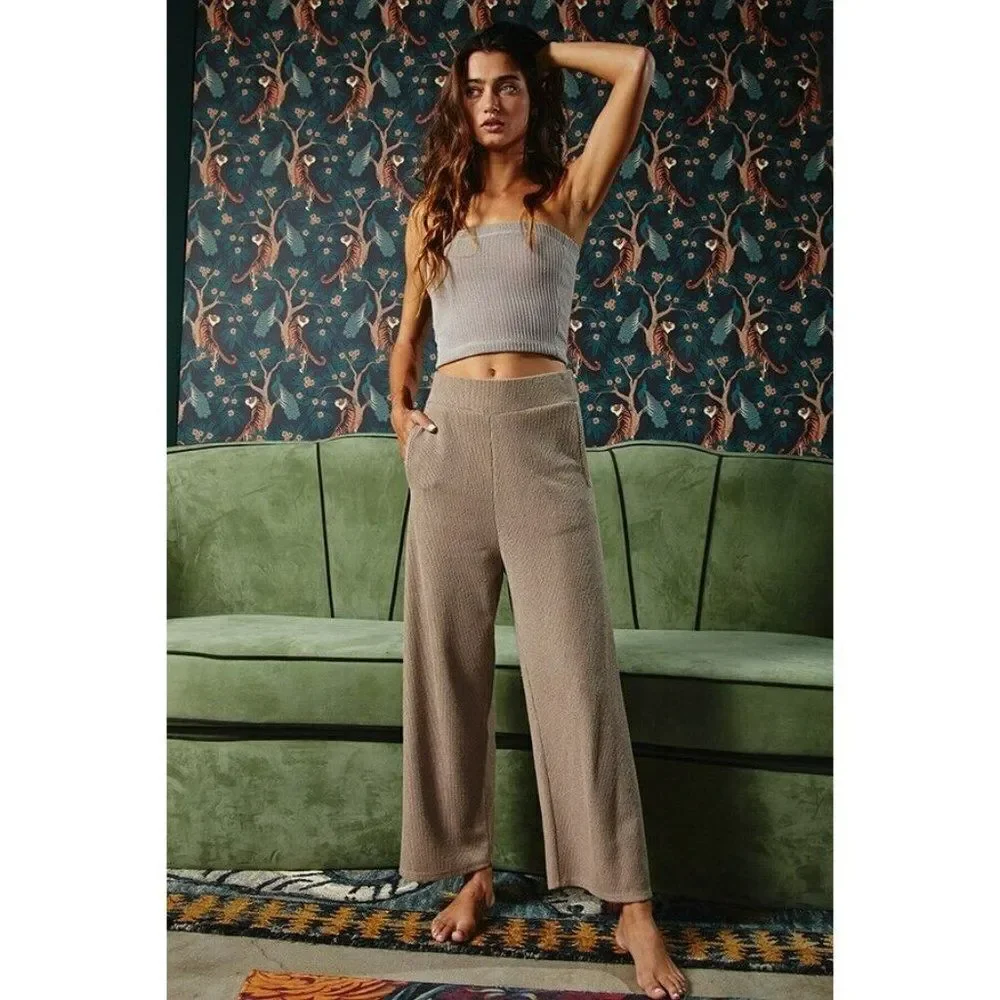 Bucketlist Women's Ribbed Knit Cropped Culotte Style Pant in Taupe S-L P5205
